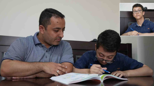 Kırıkkale'nin Yahşihan ilçesinde yaşayan Ahmet Taha Çömlekçi, Liselere Geçiş Sistemi (LGS) sınavında tüm soruları doğru yanıtlayarak 500 tam puan aldı. 