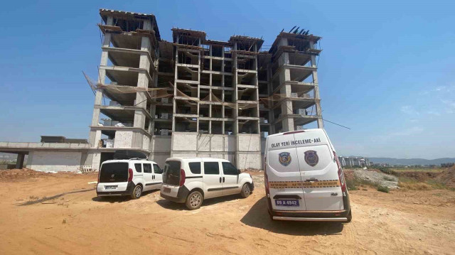 8. kattan düşen inşaat işçisi hastaneye kaldırıldı