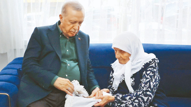 Cumhurbaşkanı Erdoğan, Muzaffer Gülşen’i Ankara'nın Kızılcahamam ilçesindeki evinde ziyaret etti.