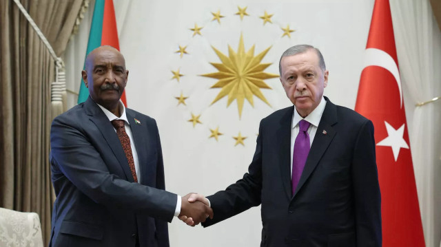 البرهان يهنئ أردوغان بـ"يوم الديمقراطية والوحدة الوطنية"