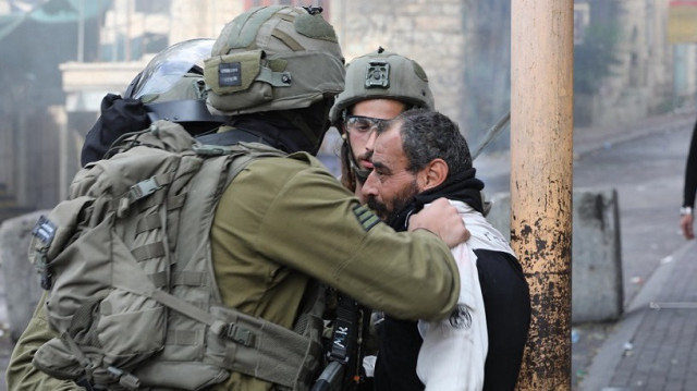 الاحتلال الإسرائيلي يعتقل 35 فلسطينيا في الضفة