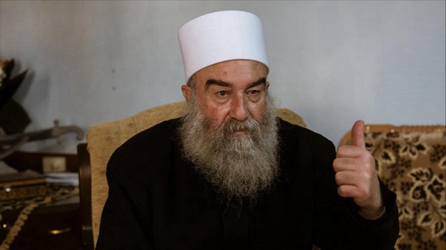 حكمت الهجري يعلن رفضه اتفاق وقف النار بالسويداء ويتمسك بالقتال
