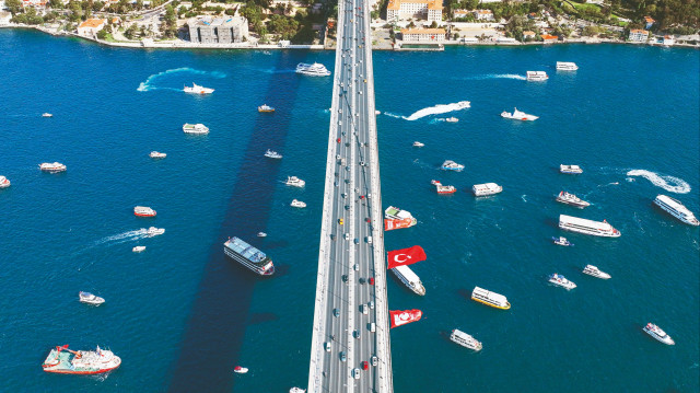 Nene Hatun Acil Müdahale Gemisi, 2 römorkör, 3 hızlı can kurtarma botu ve 2 bot da korteje eşlik etti.