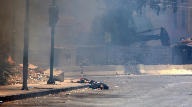 Des corps de civils sont visibles au bord d'une rue dans la ville de Soueida, à majorité druze, le 15 juillet 2025, à la suite d'affrontements entre des tribus bédouines et des combattants druzes. Israël a lancé des frappes le 15 juillet contre les forces gouvernementales syriennes dans la région de Soueida à majorité druze, affirmant qu'il agissait pour protéger la minorité religieuse.