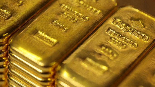 Altın piyasasında en düşük 4 milyon 311 bin 100 lira, en yüksek 4 milyon 320 bin lirayı gören standart altının kilogram fiyatı, günün sonunda yüzde 0,4 azalışla 4 milyon 317 bin lira oldu.