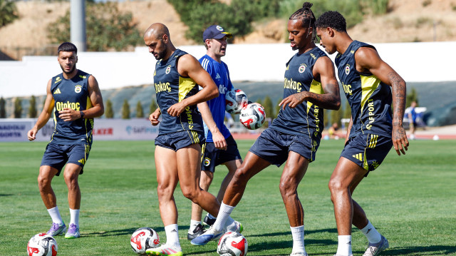 Fenerbahçe, 2025-2026 sezonu hazırlıkları kapsamında Portekiz'de yaptığı kampta günü tek antrenmanla tamamladı.