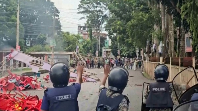 بنگلہ دیش میں شیخ حسینہ کے حامیوں کی پولیس سے جھڑپیں