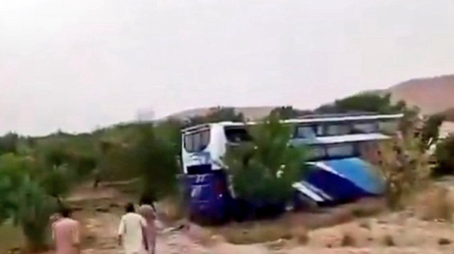 حملے میں 11 افراد زخمی ہوئے، جن میں سے تین کی حالت تشویشناک بتائی گئی ہے۔