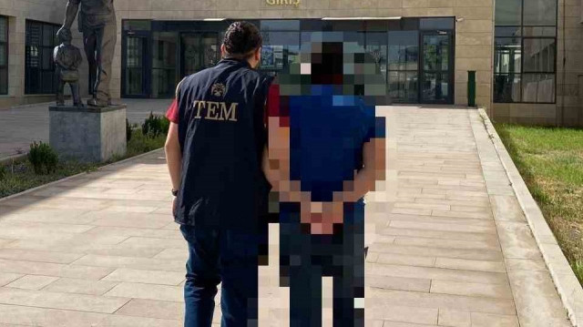 Şahsın emniyetteki işlemlerinin devam ettiği bildirildi.
