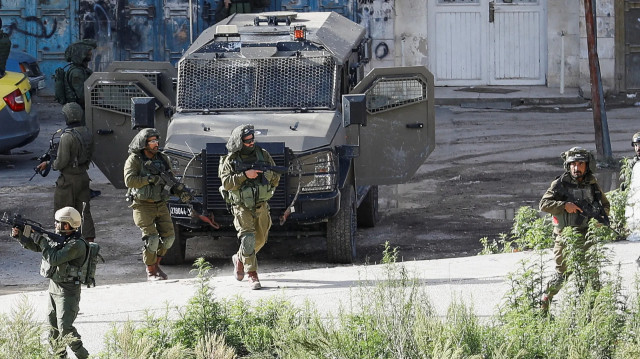 جيش الاحتلال الإسرائيلي يقتحم مناطق بالضفة ويعتقل فلسطينيين اثنين