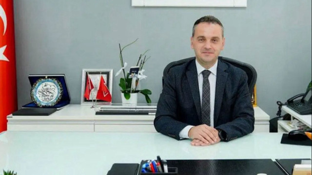 Özgür Türk kimdir?