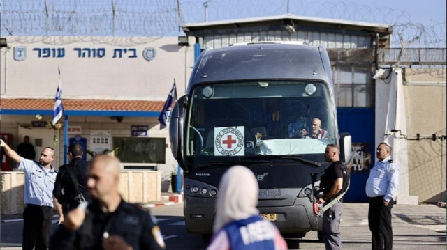 بينهم سيدتان.. الاحتلال يفرج عن 9 أسرى فلسطينيين من غزة