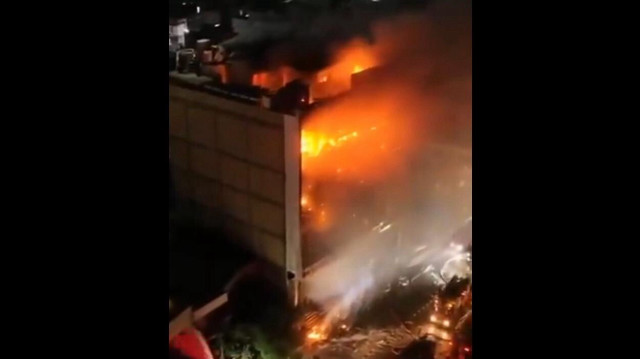 Un violent incendie a entièrement détruit le centre commercial “Hypermarket” dans la ville de Kut, chef-lieu de la province de Wasit, dans l’est de l’Irak, dans la nuit de mercredi à jeudi.