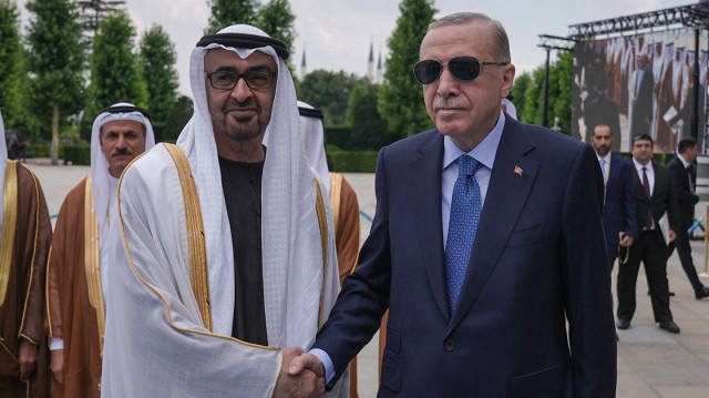 الرئيس أردوغان يقيم مأدبة عشاء على شرف نظيره الإماراتي