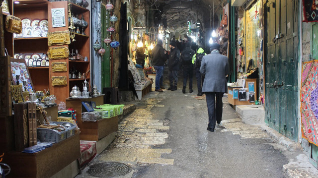 وزير إسرائيلي يقرر مصادرة عقارات بالقدس قبل يوم من استقالته