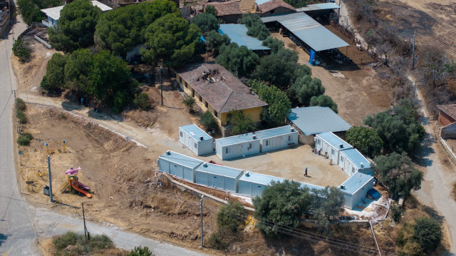 Ödemiş ilçesinde afetzedeler için Karadoğan, Demircili, Yeniköy ve Suçıktı mahallelerine içinde klima, buzdolabı, ocak, ranza ve yatak gibi eşyaların bulunduğu 26 konteyner yerleştirildi.