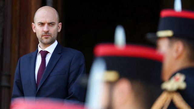 Le ministre français de l'Europe et des Affaires étrangères, Jean-Noël Barrot, attend l'arrivée du ministre allemand des Affaires étrangères avant une réunion au Quai d'Orsay, au ministère français des Affaires étrangères, à Paris, le 18 juillet 2025.