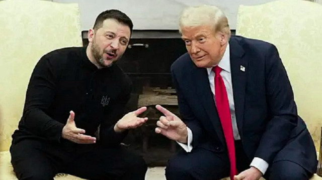 Ukrainian President Volodymyr Zelenskyy (L) and US President Donald Trump (R)