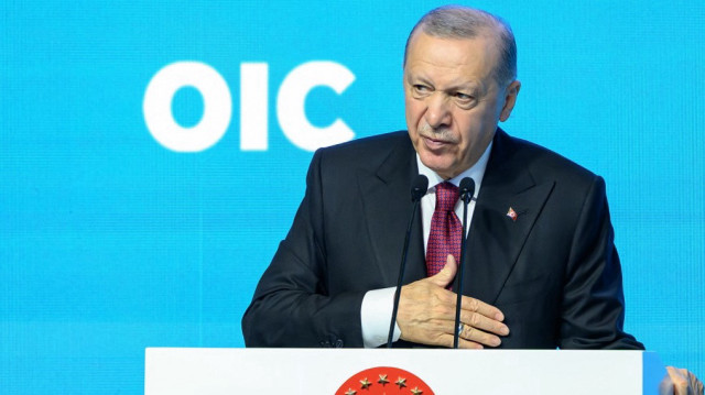 Le président turc Recep Tayyip Erdogan s'exprime lors de la 51e session du Conseil des ministres des Affaires étrangères de l'Organisation de la coopération islamique (OCI) à Istanbul, le 21 juin 2025.