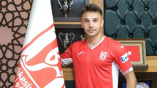 Balıkesirspor transferde imzaları attırdı.