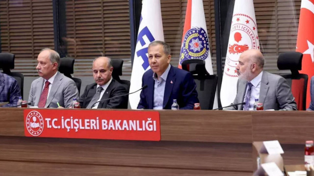 "Vatandaşlarımızın can ve mal güvenliği için trafik hız levhalarının yeniden gözden geçirilmesi, standarda kavuşması ve trafik uyarı levhalarının yeniden düzenlenmesi büyük önem taşıyor"