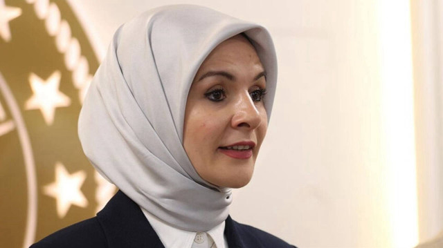 Aile ve Sosyal Hizmetler Bakanı Mahinur Özdemir Göktaş, Elazığ Valiliğini ziyaret etti. Vali Numan Hatipoğlu ve diğer ilgililer tarafından karşılanan Bakan Göktaş'a, çiçek takdim edildi.