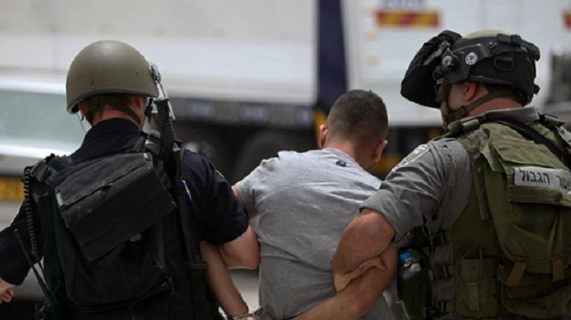 قوات الاحتلال تعتقل 4 فلسطينيين خلال اقتحام مناطق بالضفة
