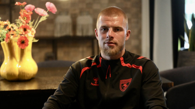 Trendyol Süper Lig ekiplerinden Samsunspor'un Hollandalı defans oyuncusu Rick Van Drongelen, takımının kamp yaptığı Arnhem'de açıklamalarda bulundu.

