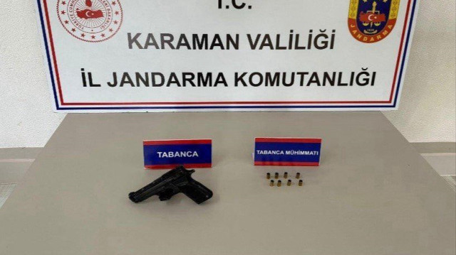 KARAMAN'DA JANDARMA EKİPLERİ TARAFINDAN YAPILAN ASAYİŞ, NARKOTİK VE TRAFİK UYGULAMALARINDA ÇEŞİTLİ SUÇLARDAN ARANMASI OLAN 22 KİŞİDEN 6'SI TUTUKLANDI.