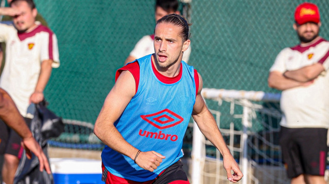 Trendyol Süper Lig ekiplerinden Göztepe, yeni sezon hazırlıklarına çift idmanla devam etti. Antrenmanda yeni transfer Arda Okan Kurtulan da yer aldı.