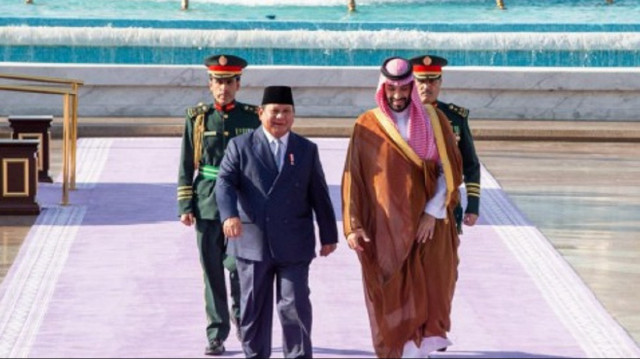 ولي العهد السعودي يستقبل الرئيس الإندونيسي في قصر السلام بجدة
