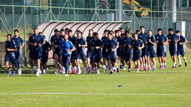 Erzurumsporlu futbolcular tesislerde idman yaptı.