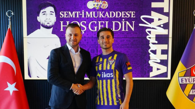 Asbaşkan Fatih Kulaksız, Talha Ülvan'ın imza törenine katıldı.