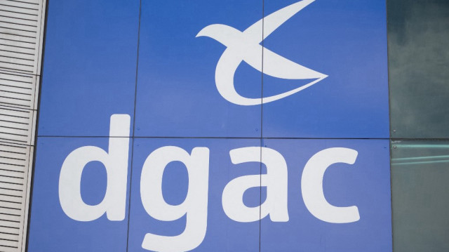 Cette photographie montre une vue du logo de la Direction générale de l'aviation civile (DGAC) à Issy-les-Moulineaux près de Paris, le 6 janvier 2025.