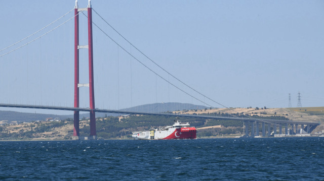 Oruç Reis Çanakkale Boğazı'nda.