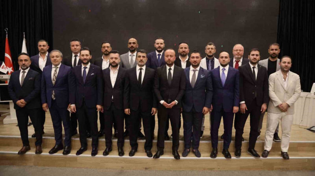 Sivasspor’un yeni yönetim kurulu.