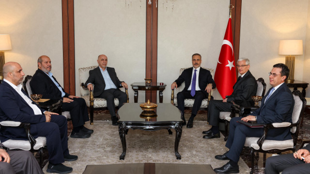 Dışişleri Bakanı Hakan Fidan, Hamas Şura Meclisi Başkanı Muhammed Derviş (sol 3) ve beraberindeki heyetle görüştü.