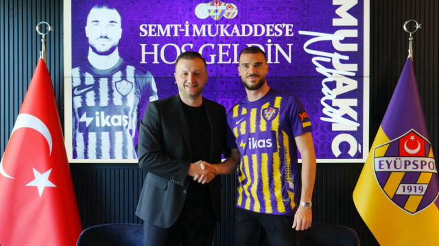 Mujakic bir yıllık sözleşmeye imza attı.