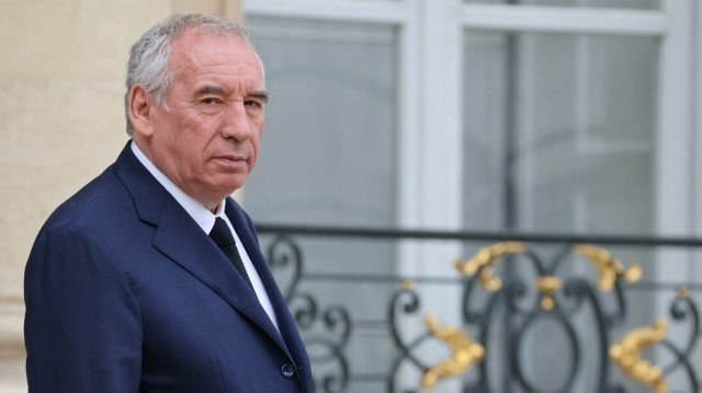 Le premier ministre français, François Bayrou, quitte le Palais présidentiel de l'Élysée après la réunion hebdomadaire du cabinet, le 16 juillet 2025.