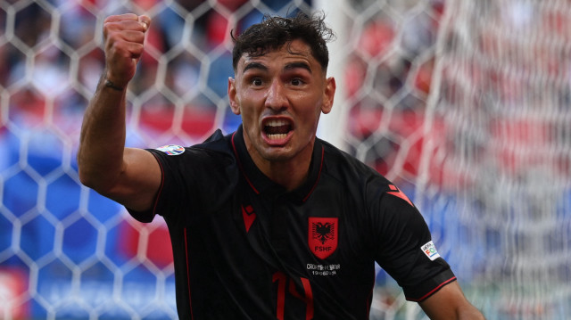 Almanya'nın ev sahipliğinde düzenlenen 2024 Avrupa Futbol Şampiyonası (EURO 2024) B Grubu'nda Hırvatistan ile Arnavutluk takımları, Hamburg kentindeki Volkspark Stadyumu'nda karşı karşıya geldi. Arnavutluk takımından Qazim Laçi (14), gol sevinci yaşadı.


