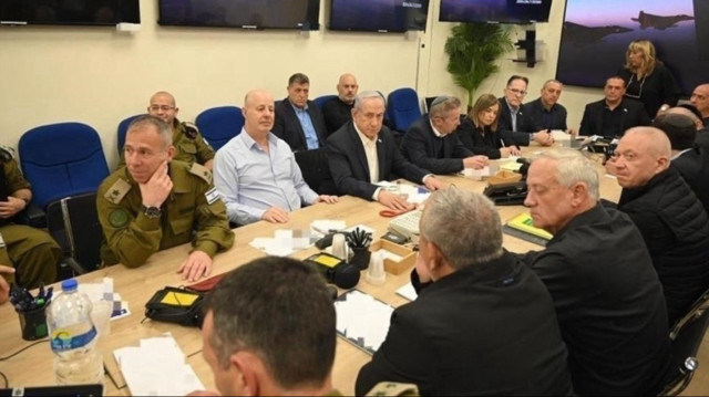 İsrailli yetkili, Tel Aviv yönetiminin, Hamas ile arabulucu ülkeler aracılığıyla ilk kez Gazze Şeridi'ne saldırıların tamamen sona erdirilmesi olasılığını da kapsayan müzakereleri yürüttüğünü belirtti.