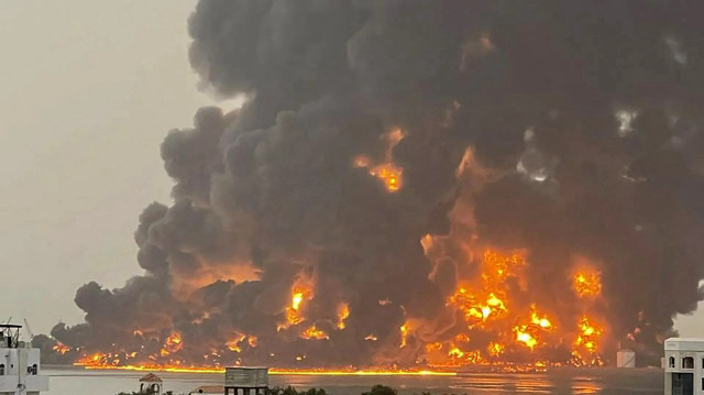 الاحتلال يقصف ميناء الحديدة في الهجوم الـ12 على اليمن 