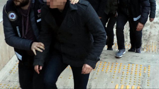 Operasyonlarda, 29 şüpheli yakalanırken yapılan aramalarda 6 ruhsatsız tabanca ele geçirildi.