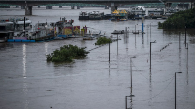 Ülkenin farklı kesimlerinde meydana gelen sel baskınları ve toprak kaymalarında hayatını kaybedenlerin sayısının 18'e yükseldi.