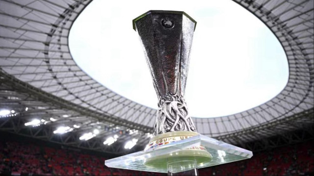 Le trophée de la ligue Europa exposée au stade San Mamés de Bilbao, le 21 mai 2025.
