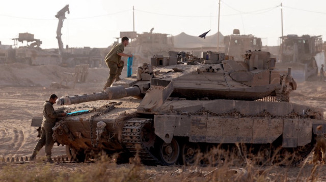 Les troupes israéliennes occupent une position près de la frontière avec la bande de Gaza, le 21 juillet 2025.