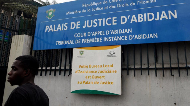 L'infirmier est l'auteur d'un "commentaire extrêmement outrageant sur les réseaux sociaux à l'endroit d'une institution de la République".
