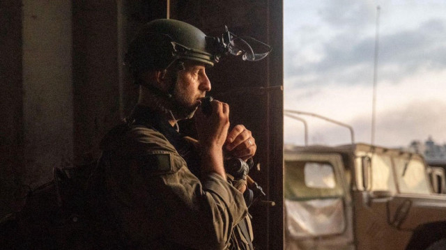 Cette photo diffusée par l'armée israélienne le 28 août 2024 montre un soldat israélien lors d'opérations d'investigation et de destruction d'un tunnel dans le corridor central de Gaza par la 16e Brigade.