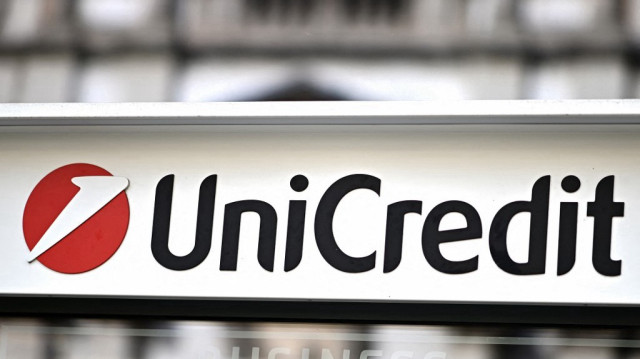 La banque italienne UniCredit enregistre 3,3 milliards d'euros de bénéfice net, revoyant à la hausse ses objectifs annuels après l'abandon de l'offre sur Banco BPM.