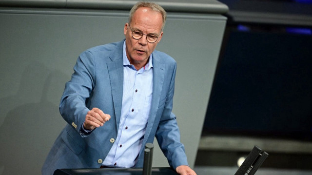 Le président du groupe parlementaire du Parti social-démocrate allemand (SPD), Matthias Miersch, s'adresse aux parlementaires lors d'un débat général sur le budget de la Chancellerie au Bundestag, la chambre basse du Parlement, à Berlin, le 9 juillet 2025.